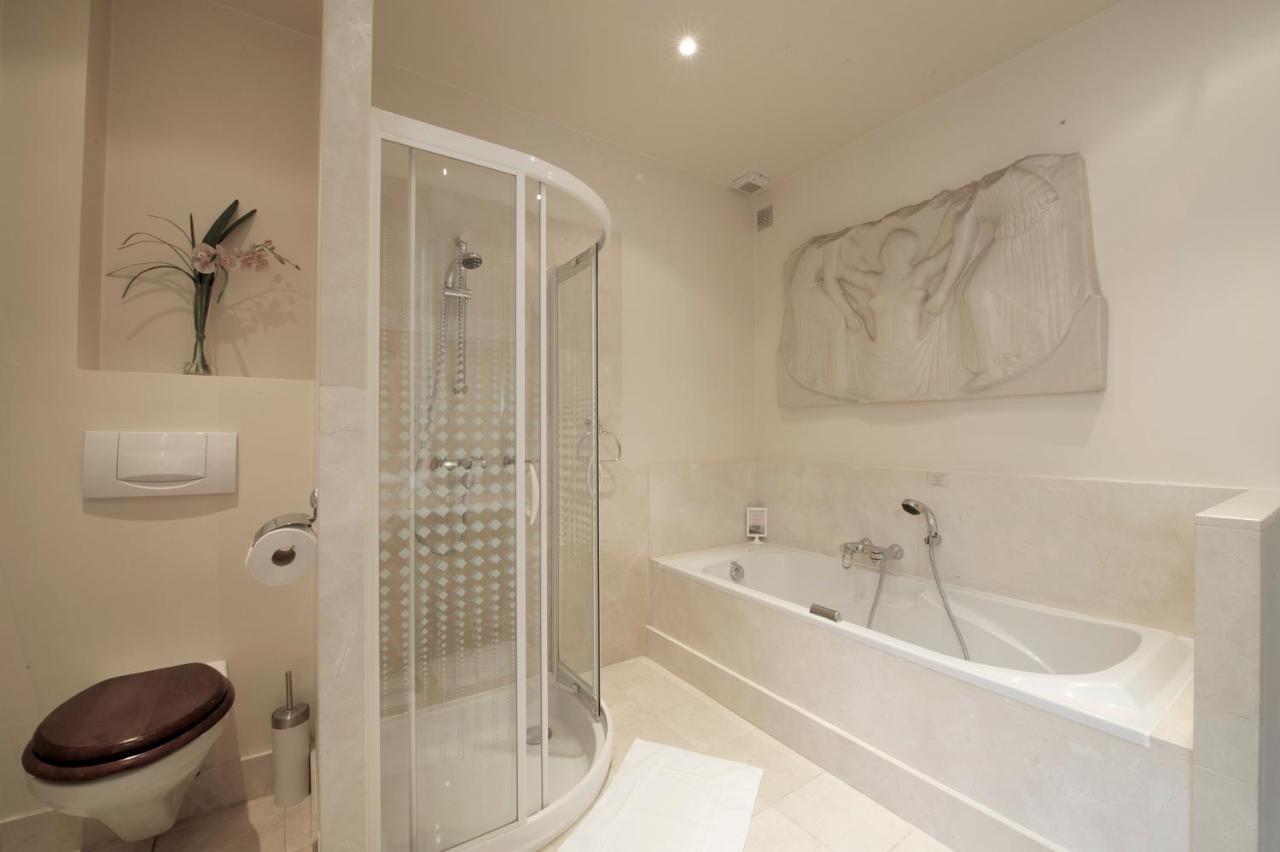 King Room Spa Bath